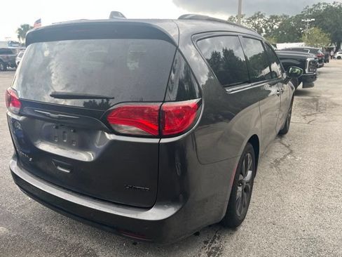 Used 2019 Chrysler Pacifica Limited w/ Advanced Safetytec Group FWD image 9