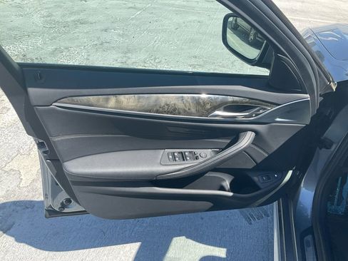 Used 2022 BMW 530e w/ M Sport Package image 12