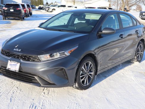 Used 2023 Kia Forte LXS image 2