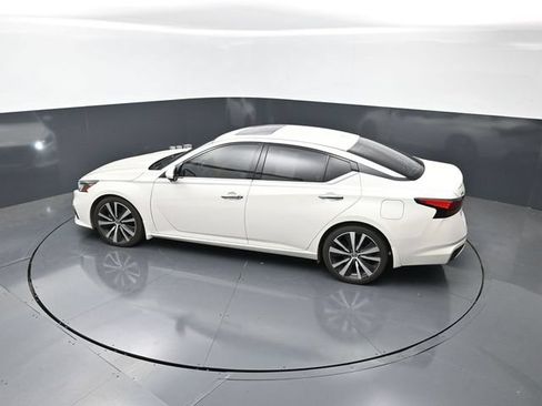 Used 2020 Nissan Altima 2.0 Platinum FWD image 16
