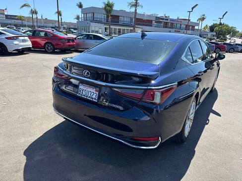 Used 2021 Lexus ES 300h w/ Accessory Package FWD image 10