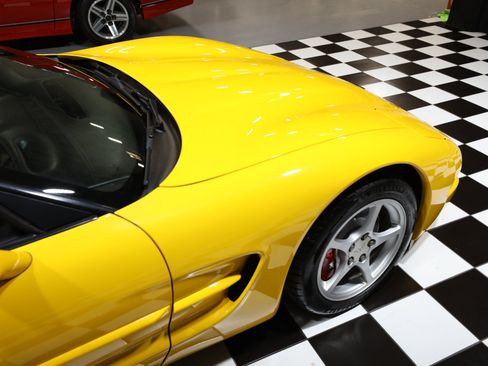 Used 2000 Chevrolet Corvette Coupe w/ Memory Pkg RWD image 21