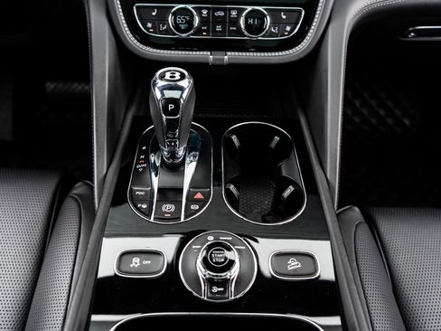 Certified 2022 Bentley Bentayga AWD/4WD image 33