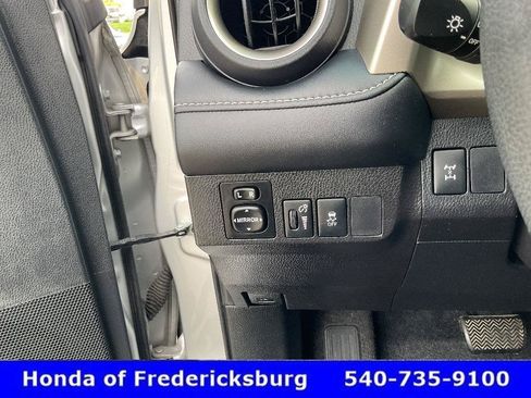Used 2014 Toyota RAV4 XLE AWD/4WD image 38