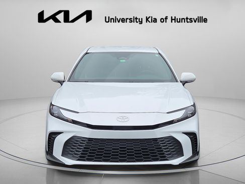 Used 2025 Toyota Camry SE w/ Convenience Package image 8