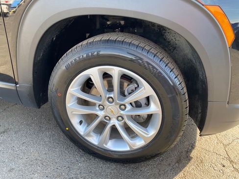 Used 2024 Chevrolet TrailBlazer LS w/ LS Convenience Package AWD/4WD image 28