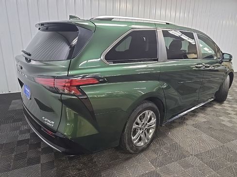 Used 2023 Toyota Sienna Platinum AWD/4WD image 12