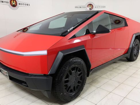 Used 2024 Tesla Cybertruck AWD Crew Cab image 5