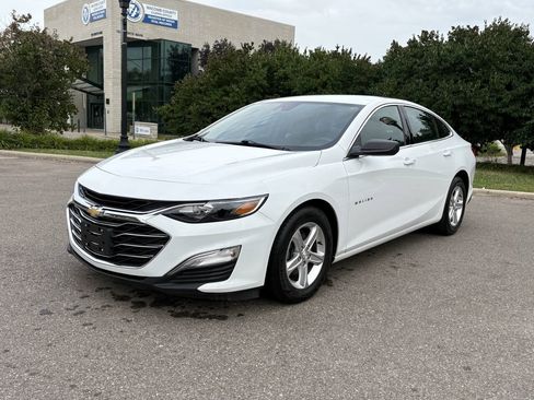Used 2023 Chevrolet Malibu LS FWD image 2