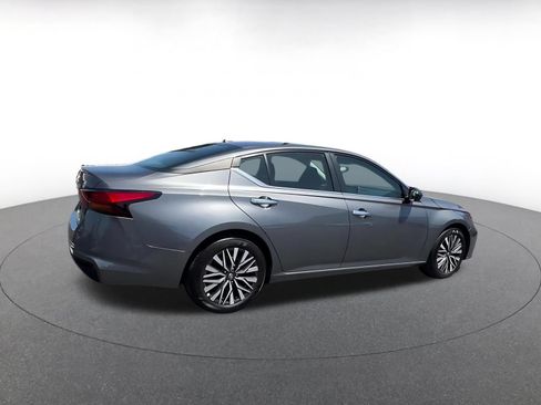 Used 2025 Nissan Altima 2.5 SV FWD image 10