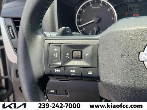 Used 2025 Nissan Rogue SV w/ SV Premium Package FWD image 25