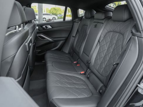 Used 2023 BMW X6 M50i w/ Climate Comfort Package AWD/4WD image 18