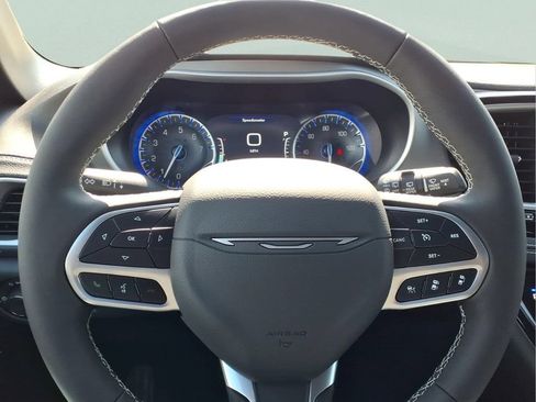 New 2027 Chrysler Pacifica Select FWD image 14