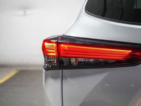 Certified 2023 Toyota Highlander LE image 12