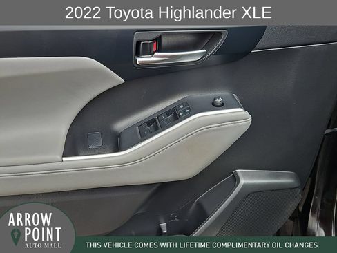 Used 2022 Toyota Highlander XLE FWD image 21