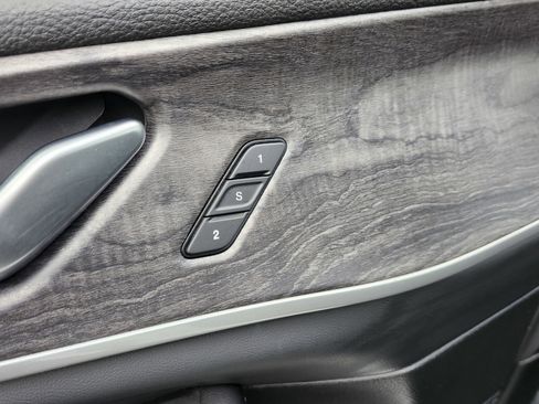 Used 2023 Jeep Grand Cherokee Limited image 28