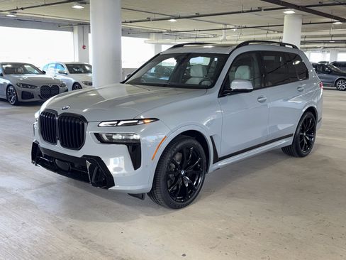 New 2026 BMW X7 xDrive40i w/ Executive Package image 3