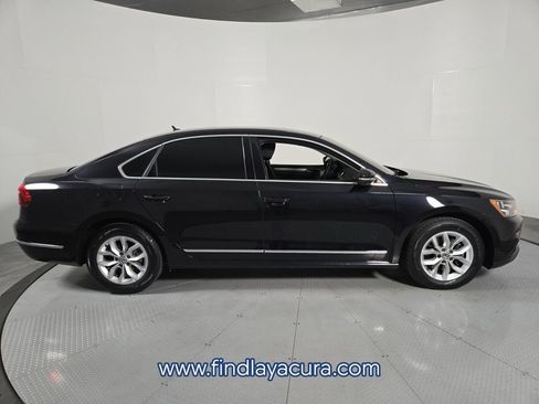 Used 2017 Volkswagen Passat 1.8T S image 8