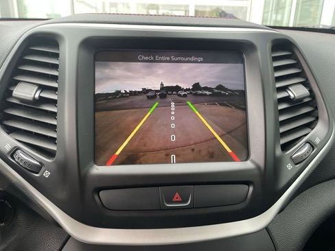 Used 2015 Jeep Cherokee Trailhawk AWD/4WD image 23