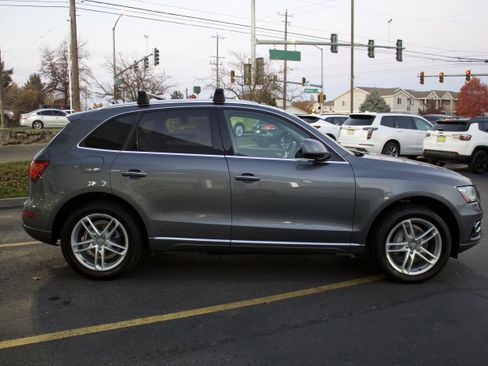 Used 2017 Audi Q5 2.0T Premium Plus w/ Technology Package image 4