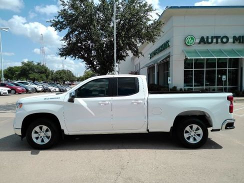 Used 2025 Chevrolet Silverado 1500 LT w/ Convenience Package II RWD image 13