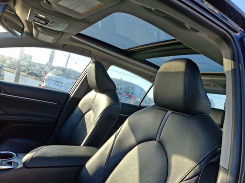 Used 2020 Toyota Camry XSE image 15