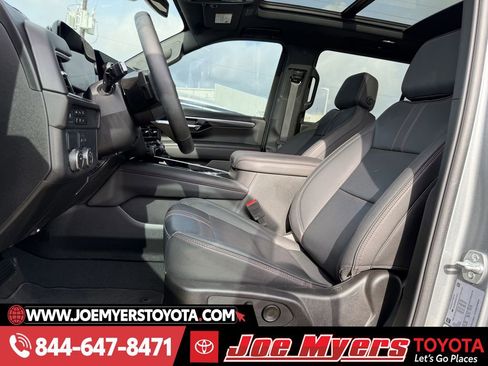 Used 2025 Chevrolet Suburban RST w/ Comfort Package image 27
