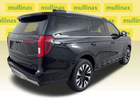 Certified 2025 Ford Expedition Platinum w/ Driver's Package AWD/4WD image 4