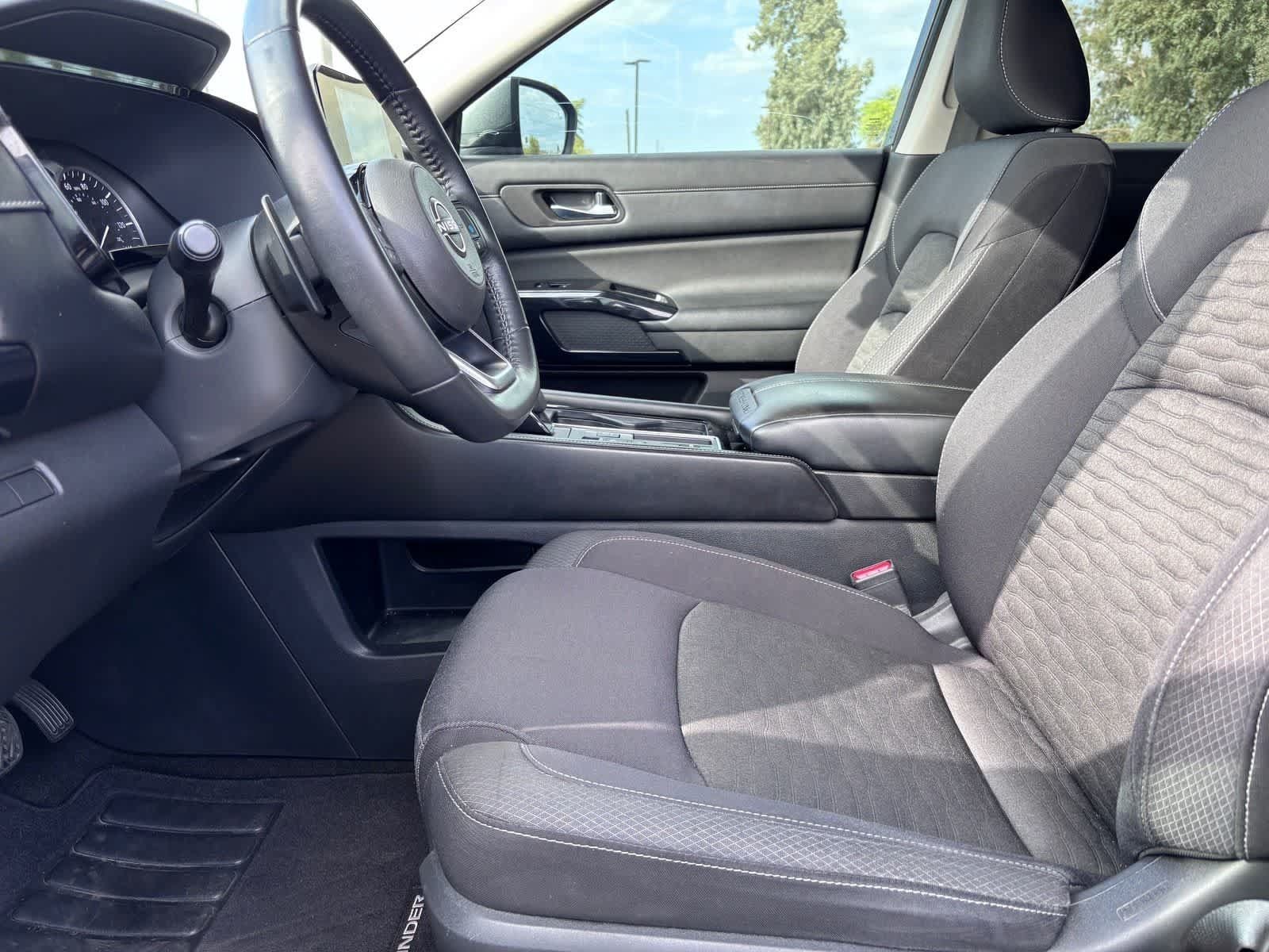 Used 2022 Nissan Pathfinder SV FWD image 13