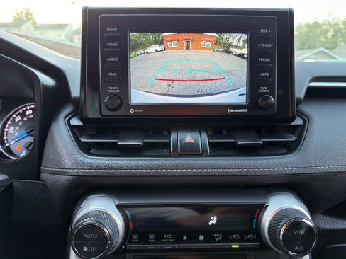 Used 2022 Toyota RAV4 LE image 21