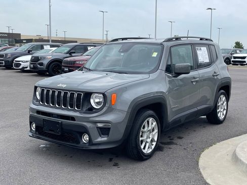 Used 2021 Jeep Renegade Latitude FWD image 3