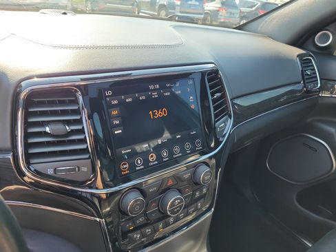 Used 2019 Jeep Grand Cherokee Overland AWD/4WD image 28