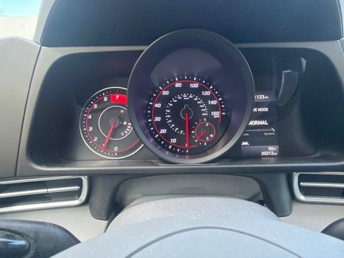 Used 2023 Hyundai Elantra SEL w/ Preferred Accessory Package FWD image 9