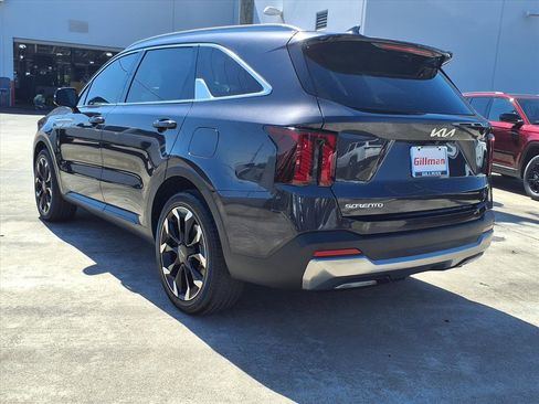 Used 2025 Kia Sorento SX image 3