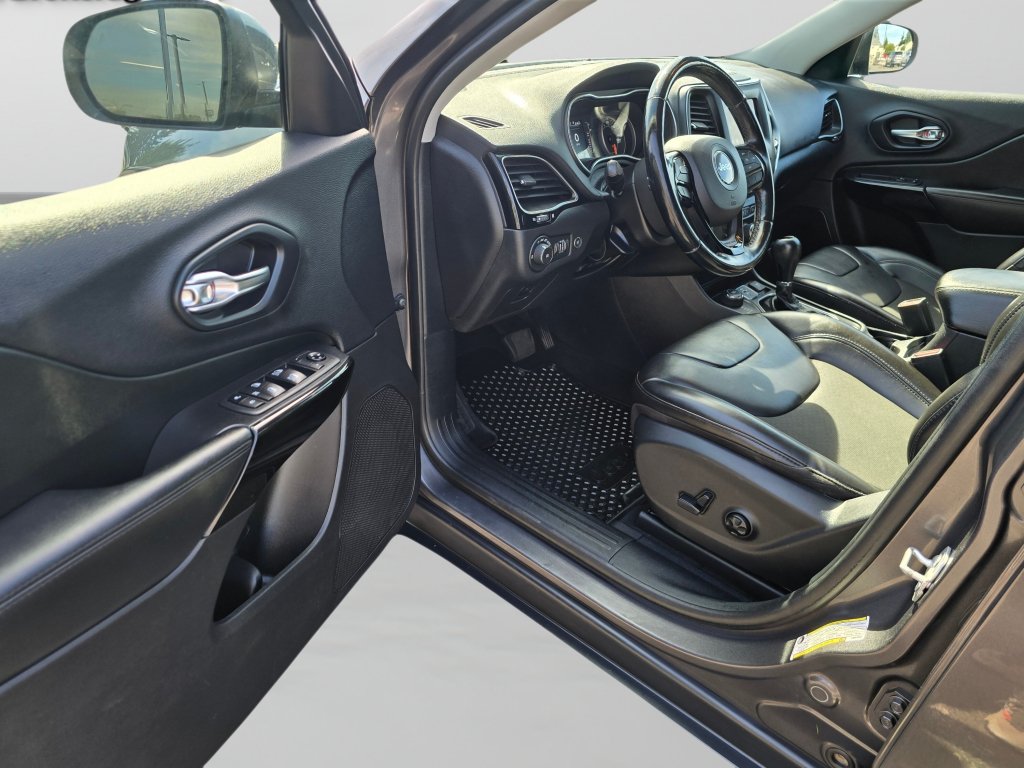 Used 2020 Jeep Cherokee Latitude Plus AWD/4WD image 21