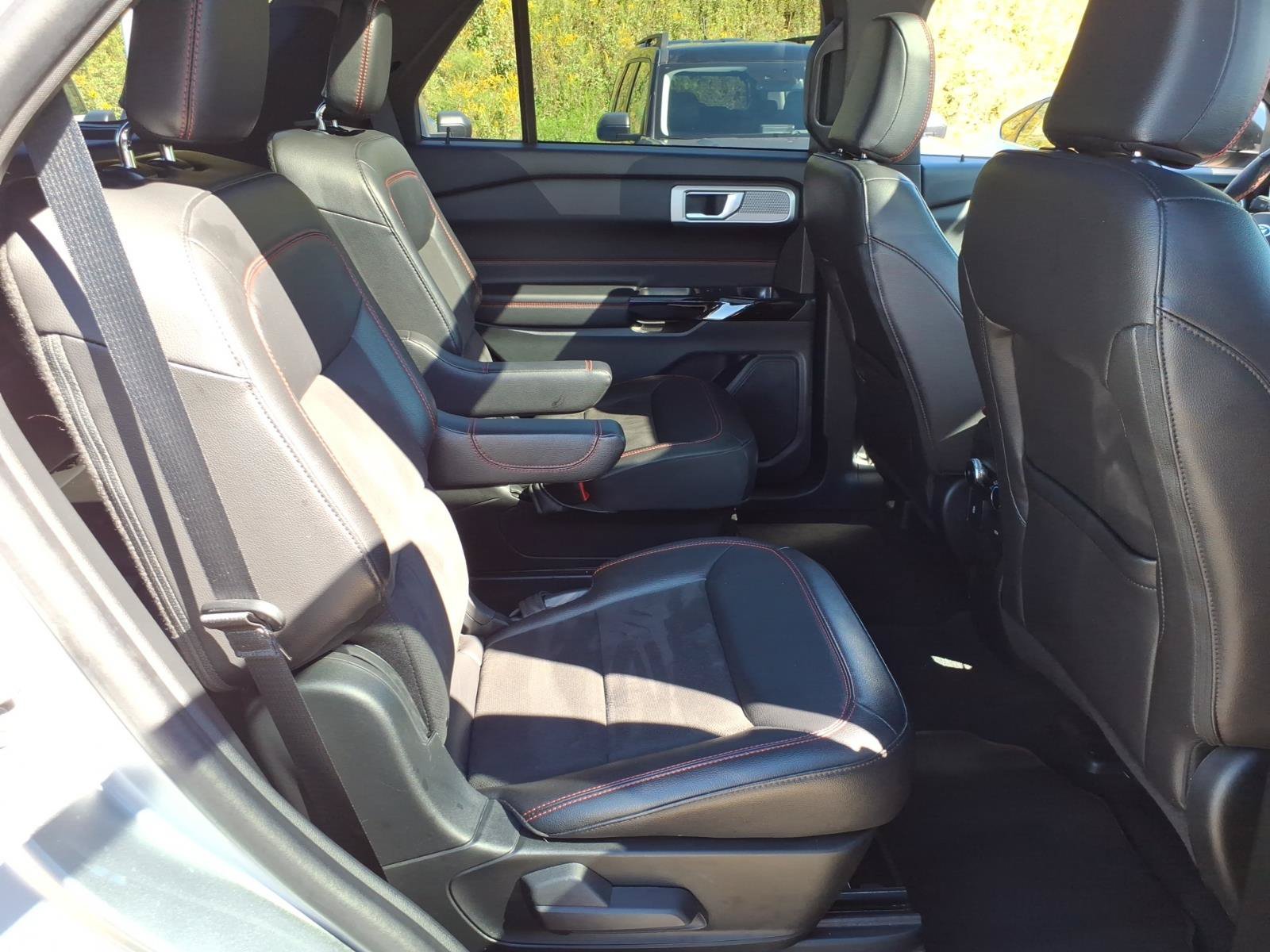 Used 2023 Ford Explorer ST-Line w/ Class IV Trailer Tow Package AWD/4WD image 9