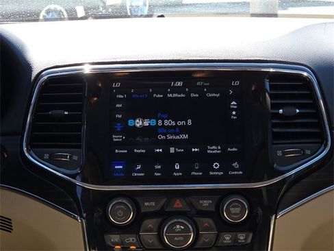 Used 2021 Jeep Grand Cherokee Limited image 13