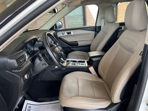 Used 2020 Ford Explorer Limited AWD/4WD image 16