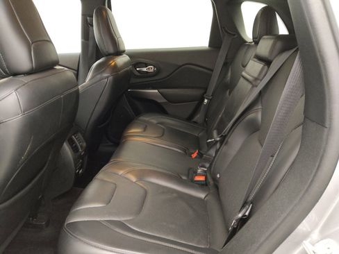 Used 2019 Jeep Cherokee Limited image 18