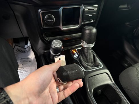 Used 2020 Jeep Wrangler Unlimited Sport AWD/4WD image 39
