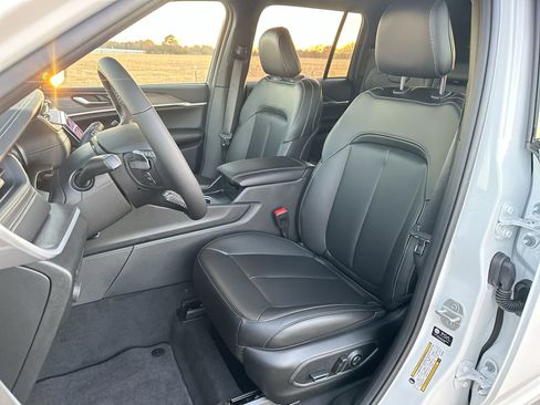 New 2025 Jeep Grand Cherokee Limited w/ Black Appearance Package RWD image 11