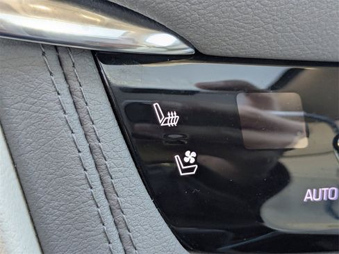 Certified 2022 Cadillac XT5 Premium Luxury image 28