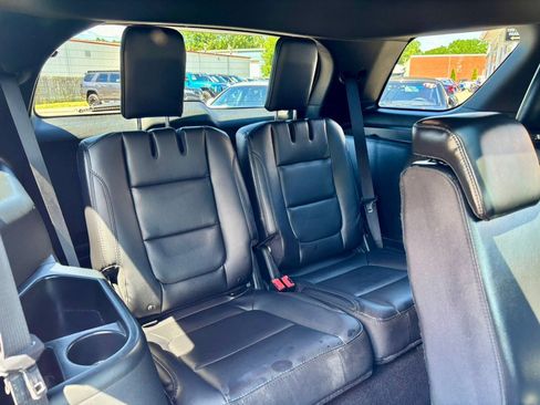 Used 2019 Ford Explorer XLT w/ Equipment Group 202A AWD/4WD image 18
