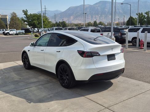 Used 2021 Tesla Model Y Long Range AWD/4WD image 5
