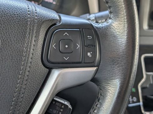 Used 2017 Toyota Sienna XLE image 21