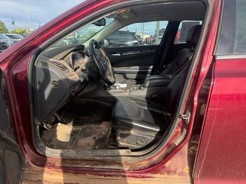 Used 2019 Chrysler 300 Limited AWD/4WD image 14