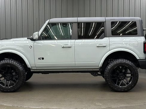 Used 2024 Ford Bronco Outer Banks AWD/4WD image 2
