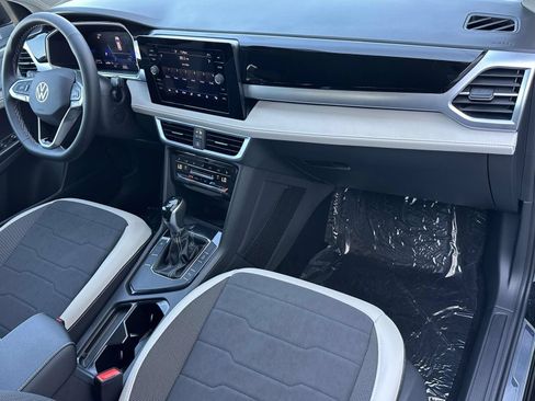 New 2026 Volkswagen Taos SE FWD image 12
