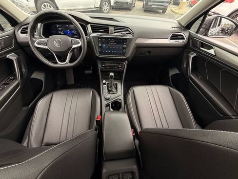 Used 2022 Volkswagen Tiguan SE w/ Panoramic Sunroof Package AWD/4WD image 7