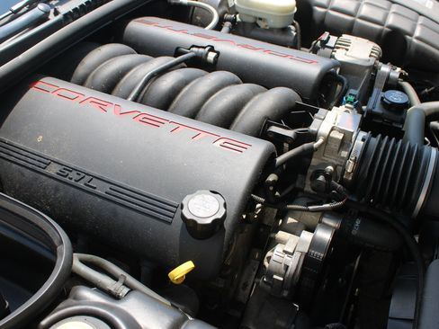 Used 2004 Chevrolet Corvette Convertible w/ Preferred Equipment Group RWD image 10